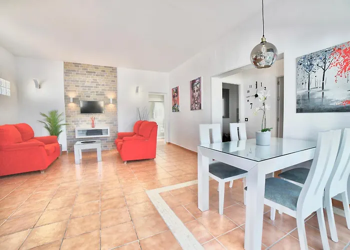 Yuca Con Piscina Privada En *