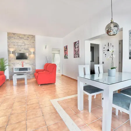 Yuca Con Piscina Privada En *