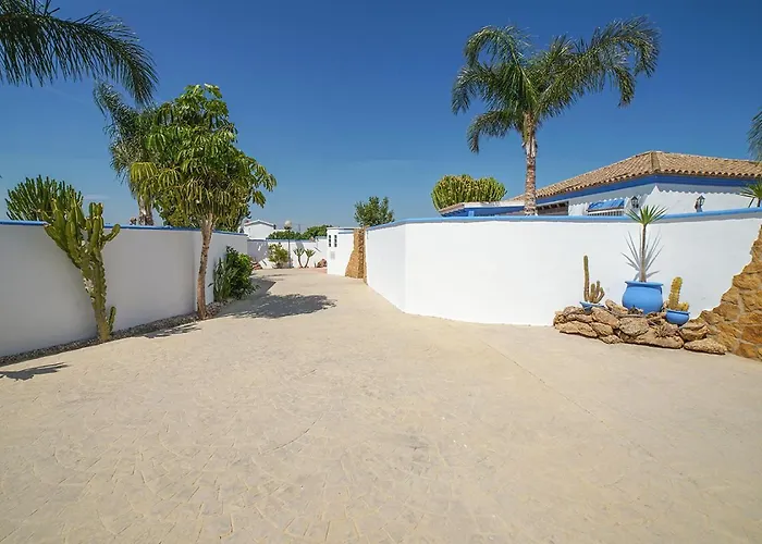 Yuca Con Piscina Privada En