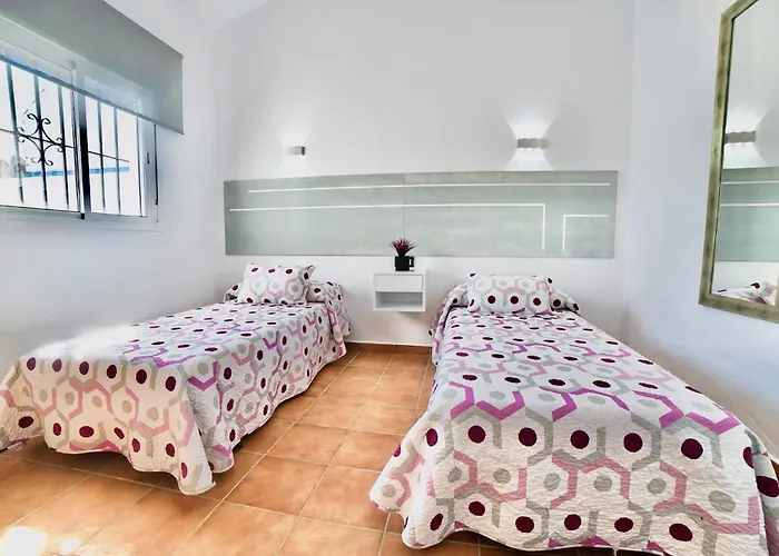 Yuca Con Piscina Privada En * קוניל דה לה פרונטרה